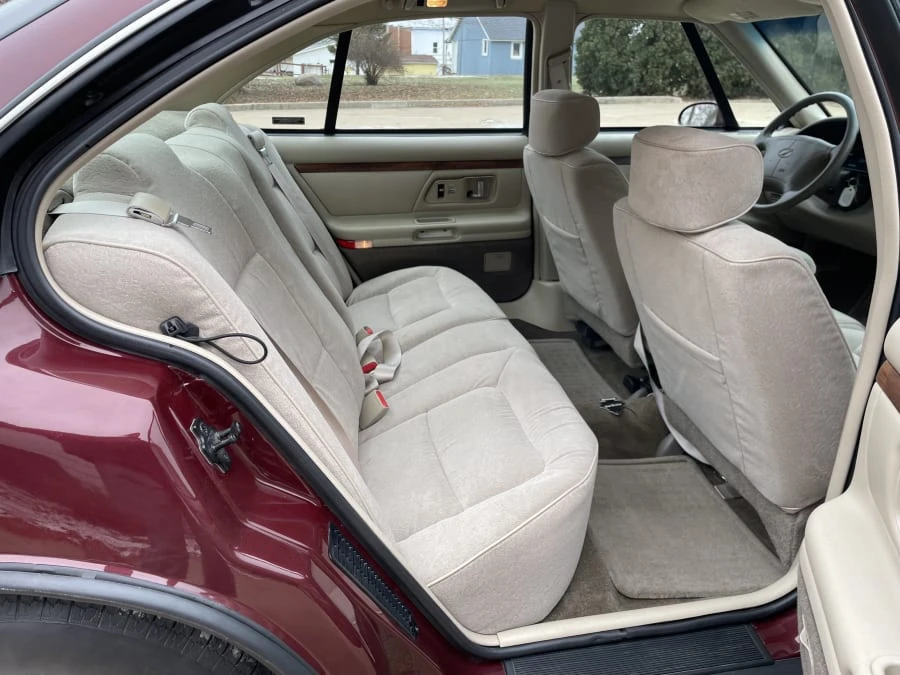 1997 Oldsmobile 88 - Image 23 of 28