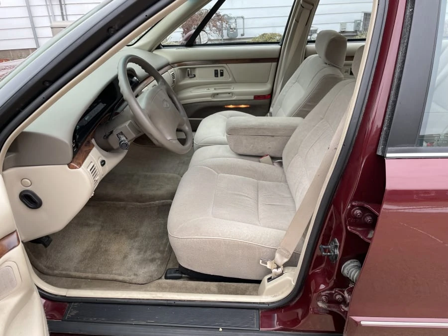 1997 Oldsmobile 88 - Image 16 of 28