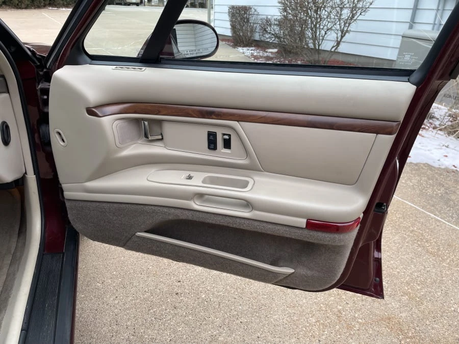 1997 Oldsmobile 88 - Image 25 of 28