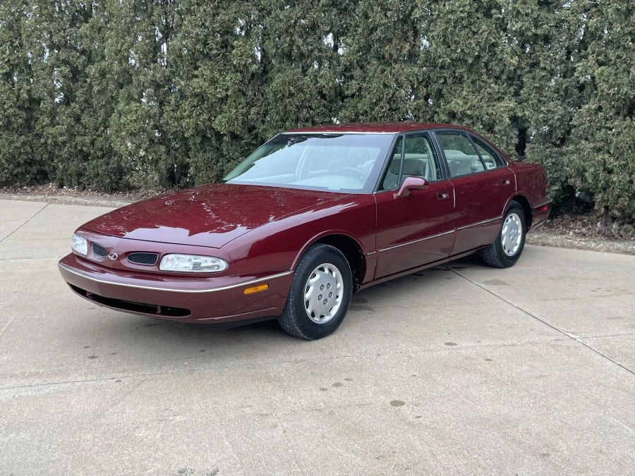 1997 Oldsmobile 88 - Image 10 of 28