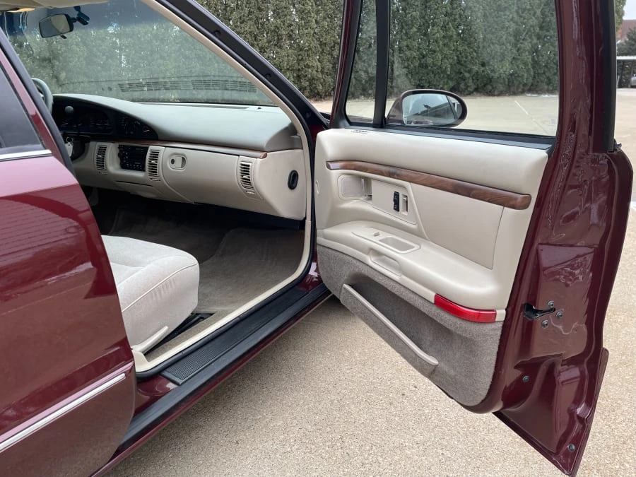 1997 Oldsmobile 88 - Image 24 of 28