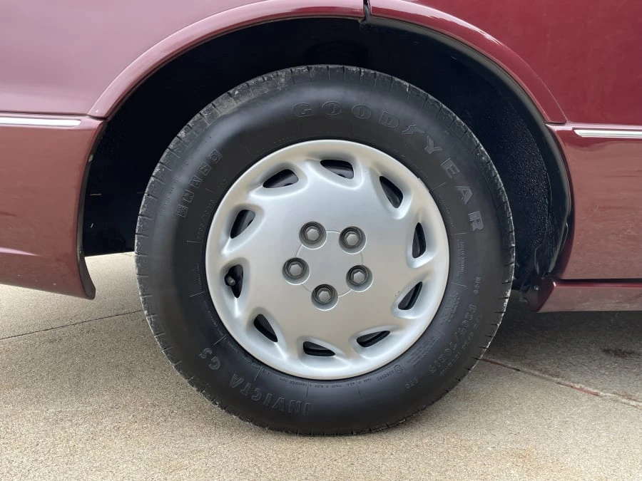 1997 Oldsmobile 88 - Image 11 of 28