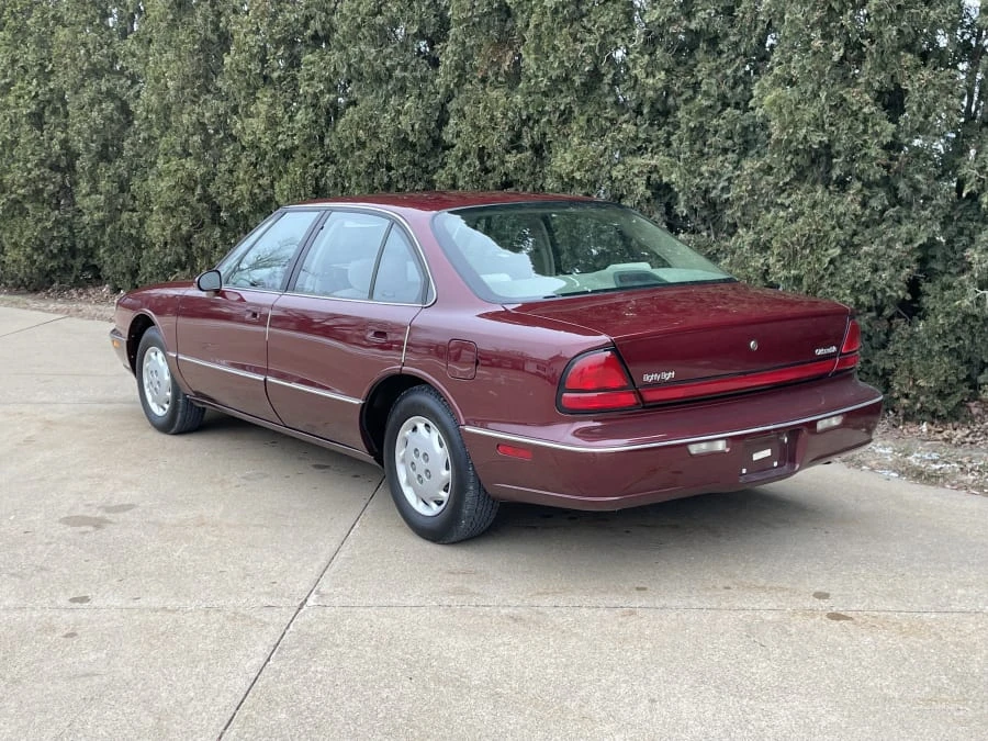 1997 Oldsmobile 88 - Image 8 of 28