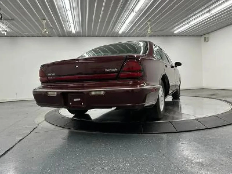 1997 Oldsmobile 88 - Image 9 of 31