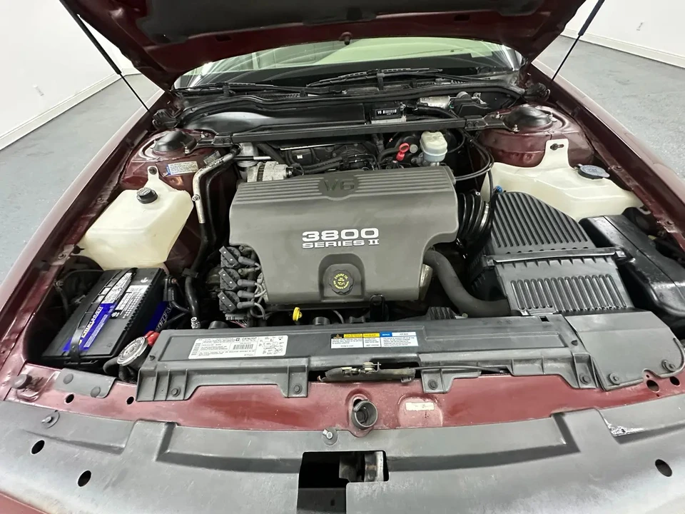1997 Oldsmobile 88 - Image 10 of 31