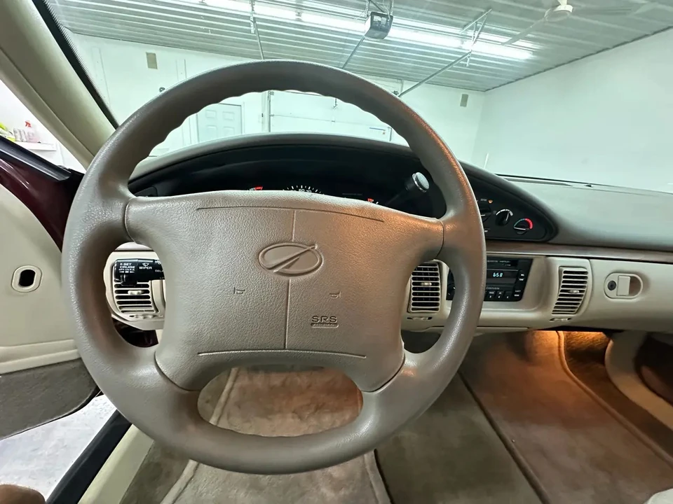 1997 Oldsmobile 88 - Image 6 of 31