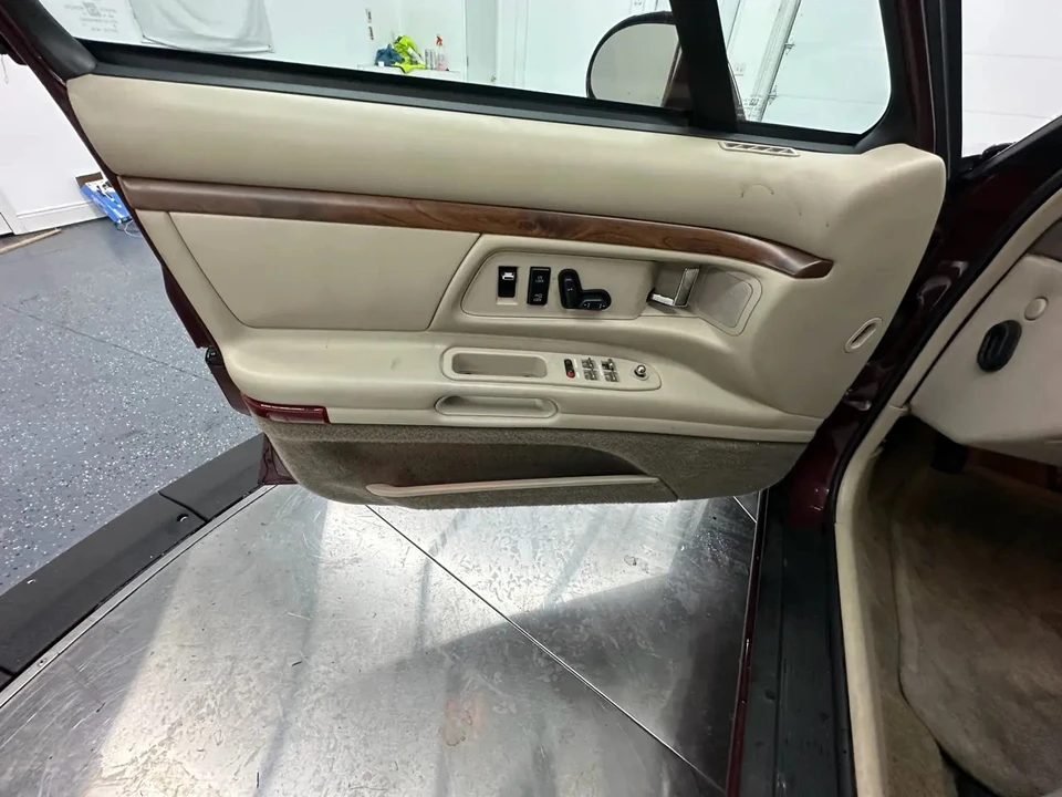 1997 Oldsmobile 88 - Image 14 of 31