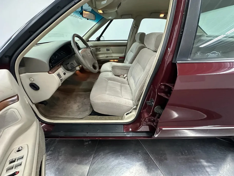 1997 Oldsmobile 88 - Image 15 of 31