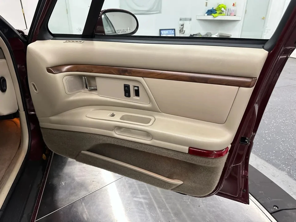 1997 Oldsmobile 88 - Image 19 of 31