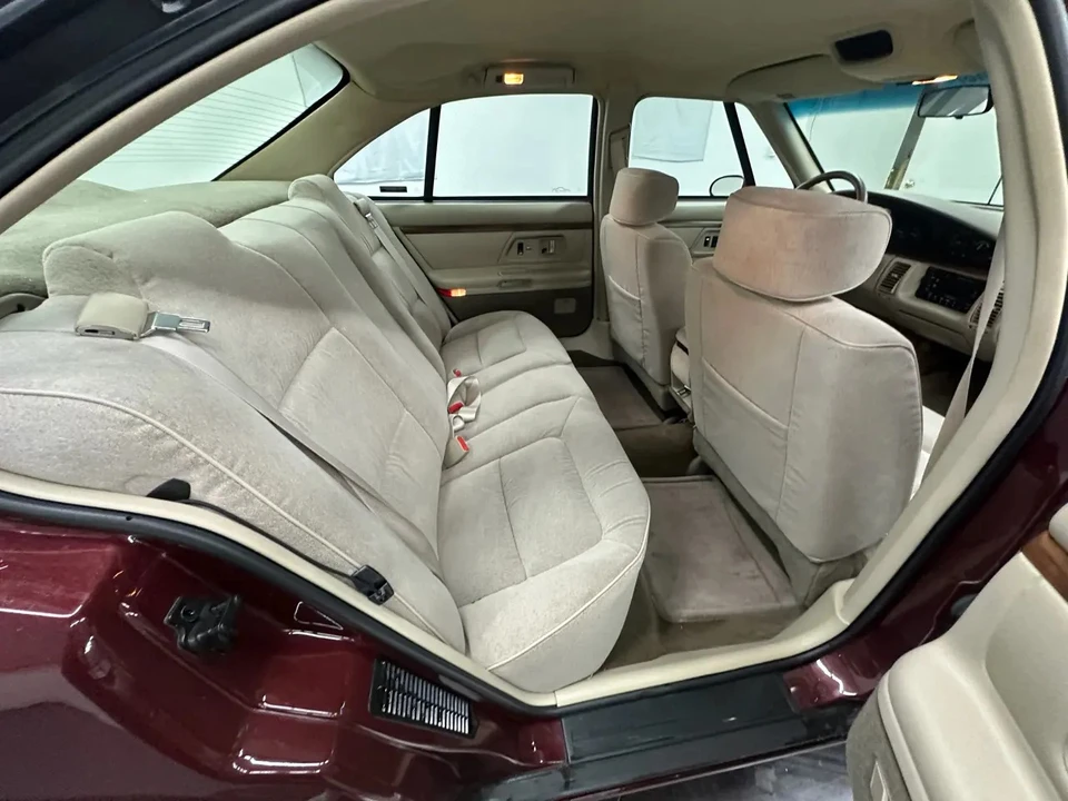 1997 Oldsmobile 88 - Image 20 of 31