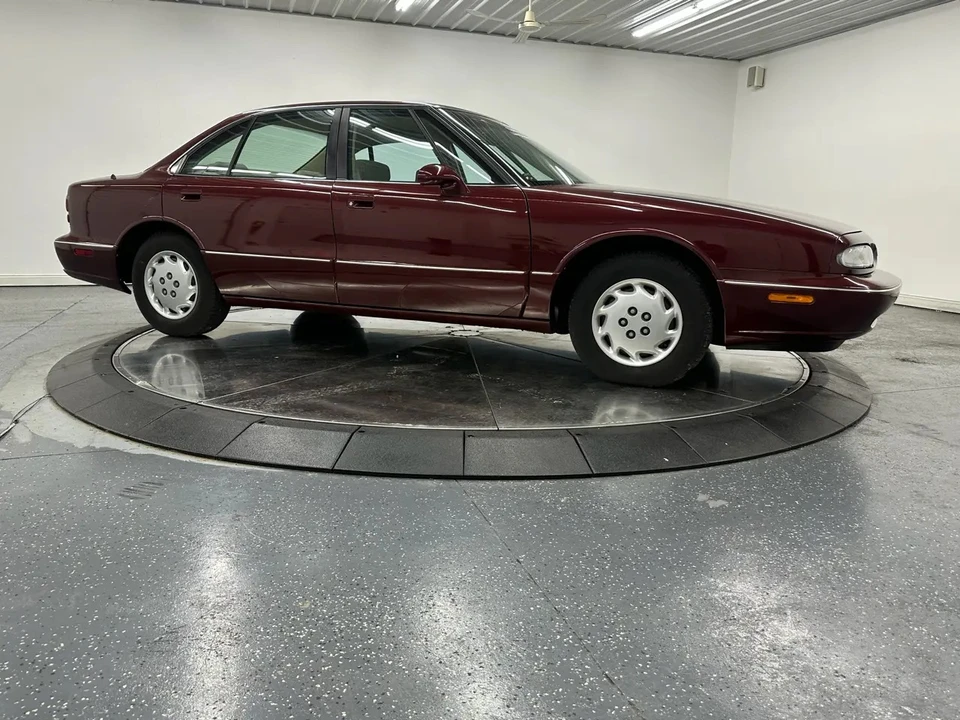 1997 Oldsmobile 88 - Image 28 of 31