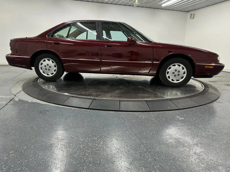 1997 Oldsmobile 88 - Image 29 of 31