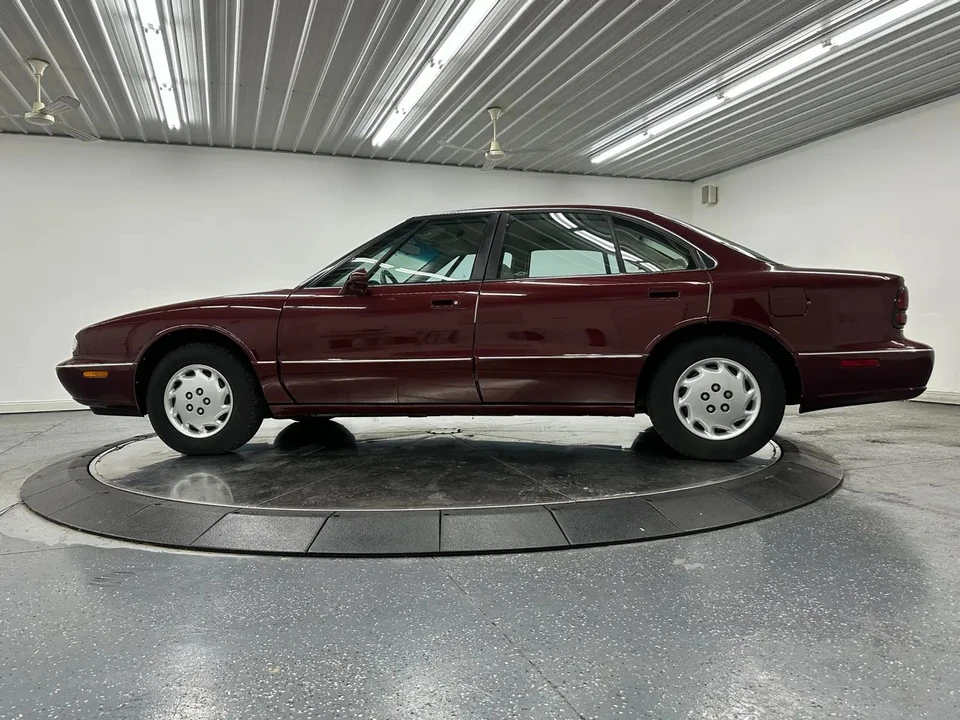 1997 Oldsmobile 88 - Image 30 of 31