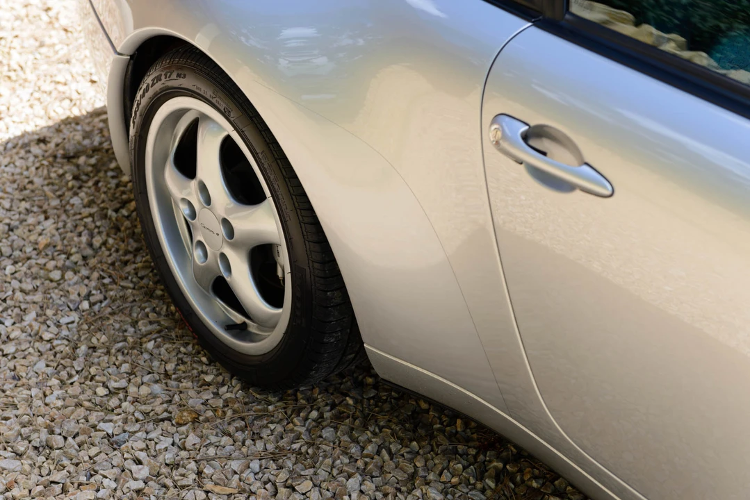 1997 Porsche 993 Carrera 4 - Image 16 of 31