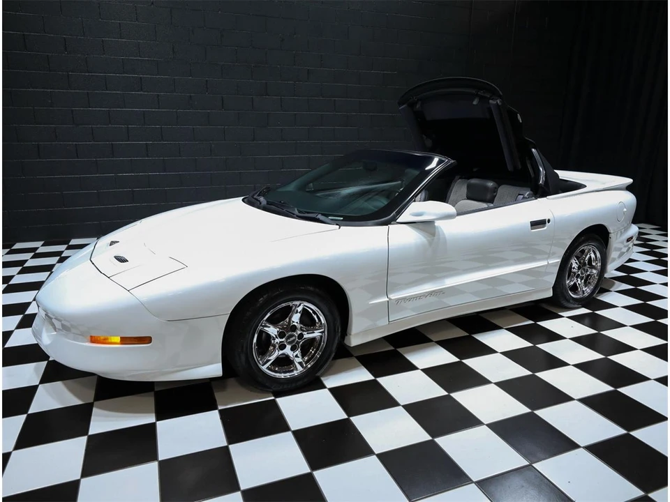 1997 Pontiac Firebird 4th Gen - Image 11 of 31