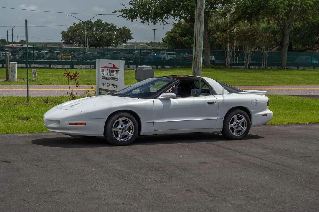 1997 Pontiac Firebird Formula 4th Gen - Image 16 of 21