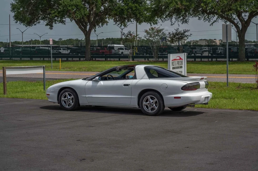 1997 Pontiac Firebird Formula 4th Gen - Image 17 of 21
