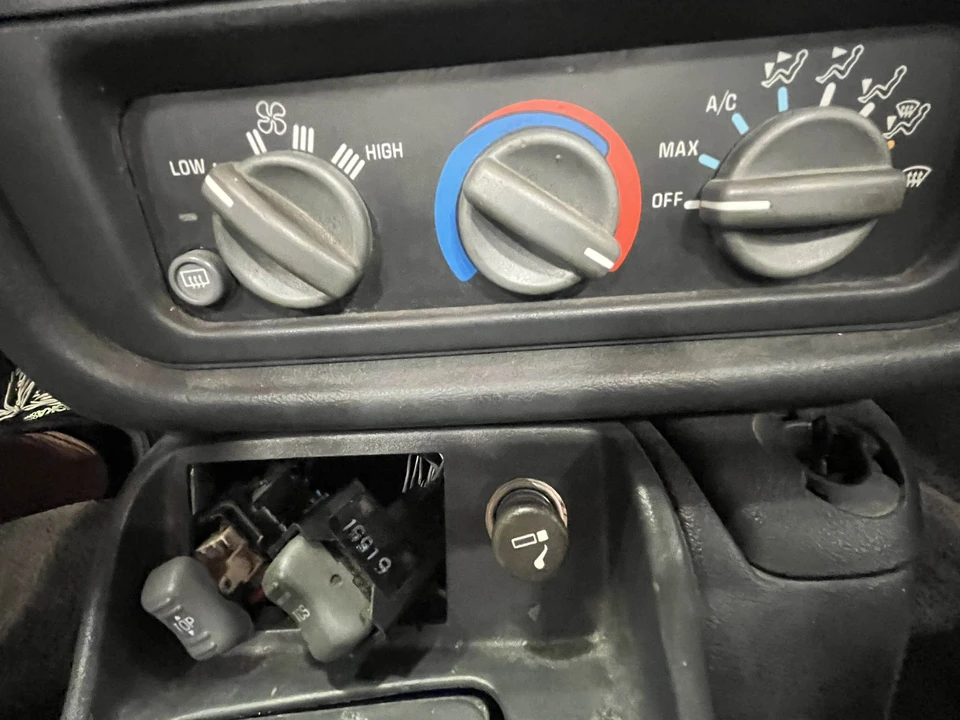 1997 Pontiac Firebird Formula 4th Gen - Image 29 of 31