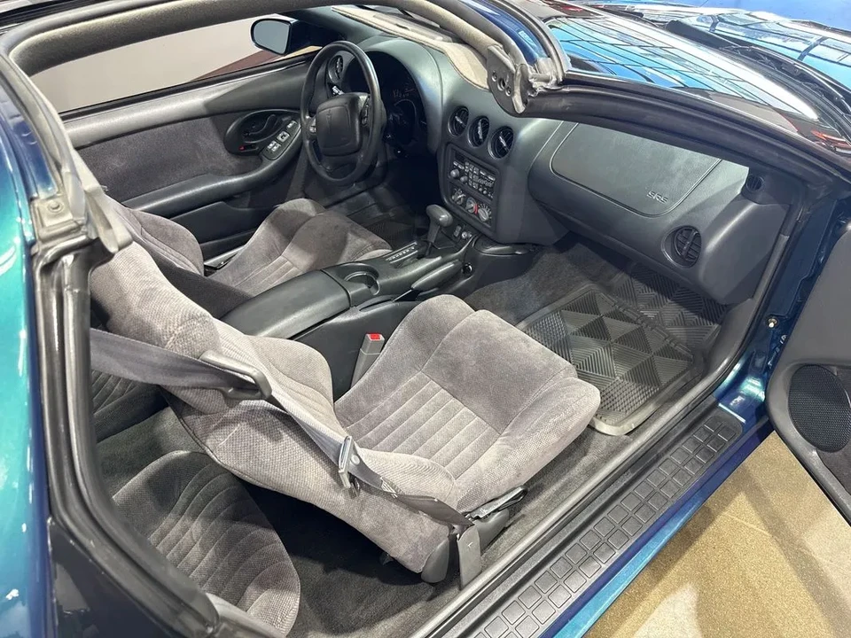 1997 Pontiac Firebird Formula 4th Gen - Image 10 of 14