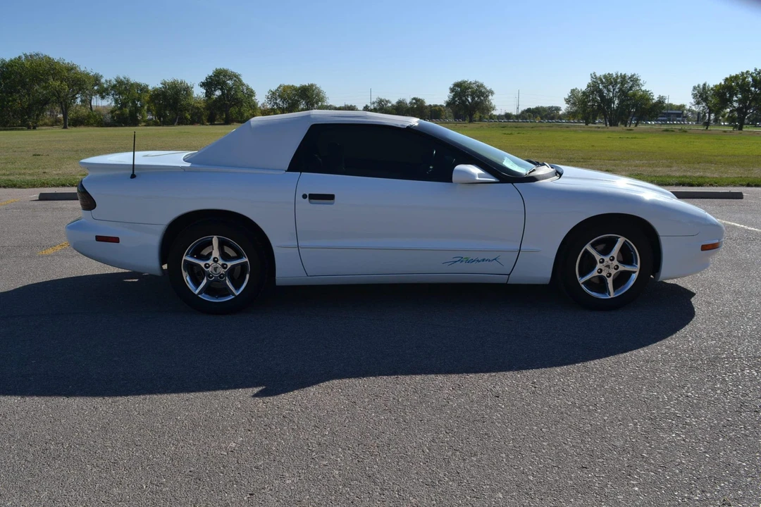 1997 Pontiac Firebird 4th Gen - Image 9 of 31