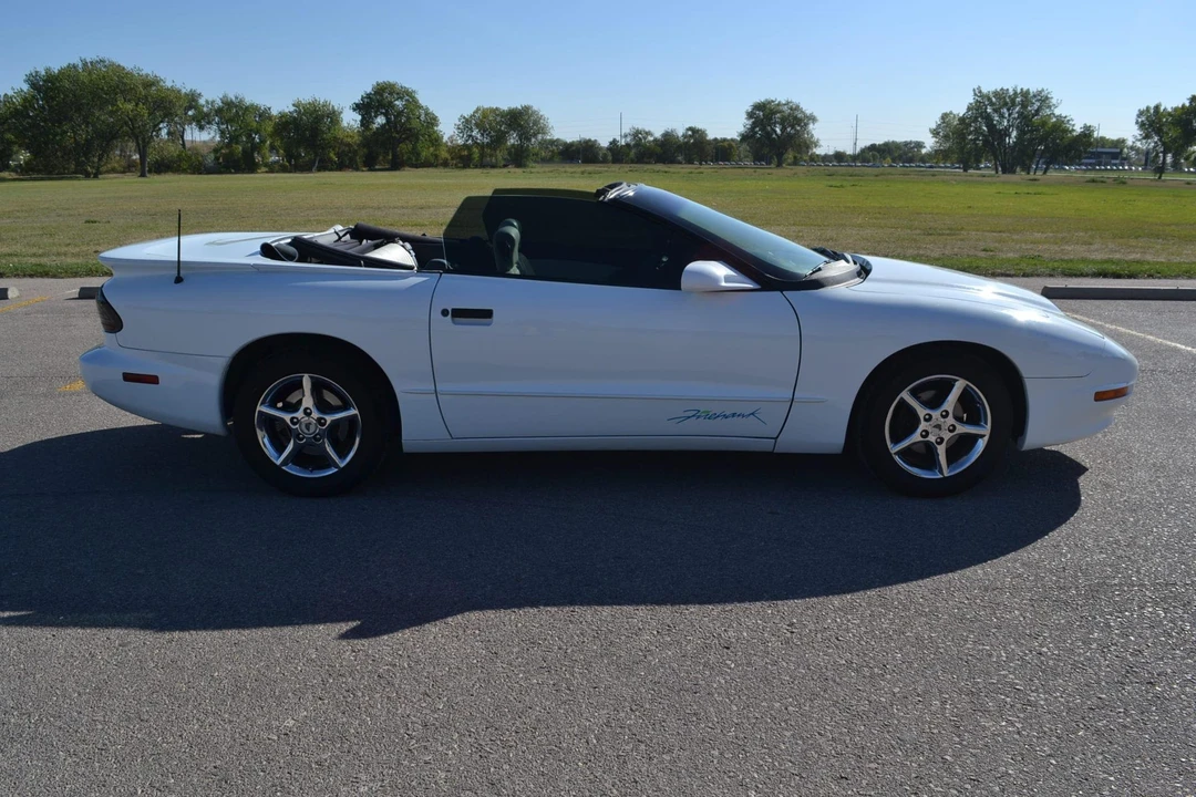 1997 Pontiac Firebird 4th Gen - Image 17 of 31