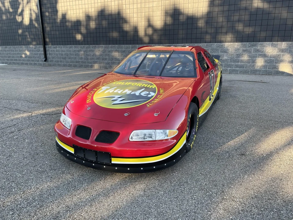 1997 Pontiac Grand Prix 3rd+ Gen - Image 4 of 31