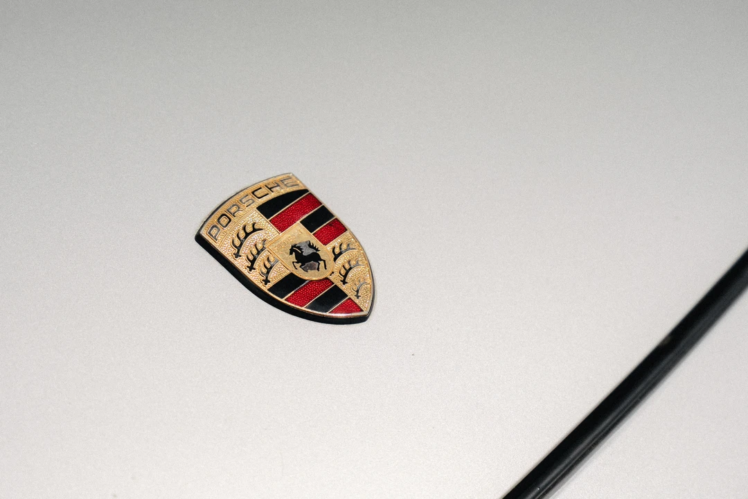 1997 Porsche 993 Carrera 4 - Image 28 of 31