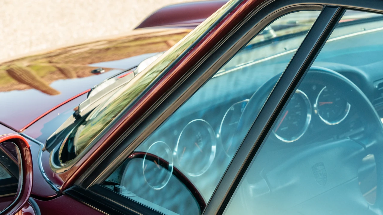 1997 Porsche 993 Carrera 4S - Image 25 of 31