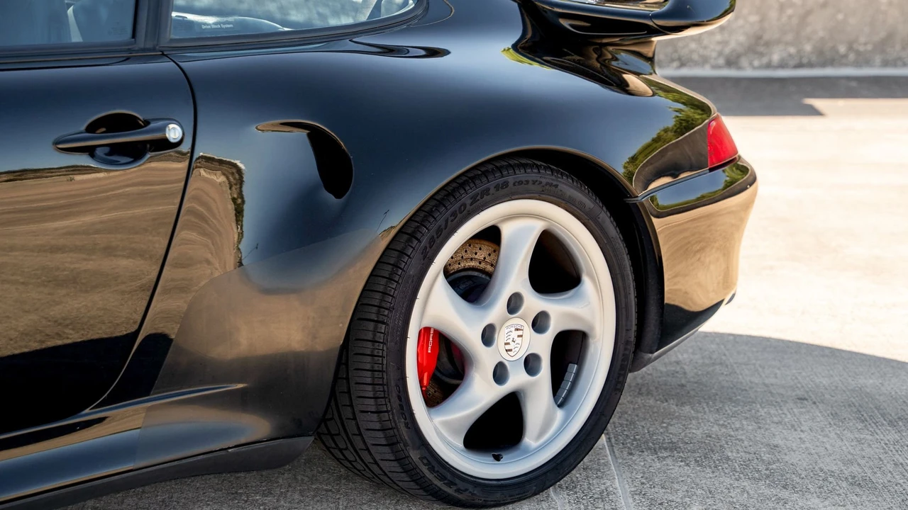 1997 Porsche 993 Carrera 4S - Image 8 of 31