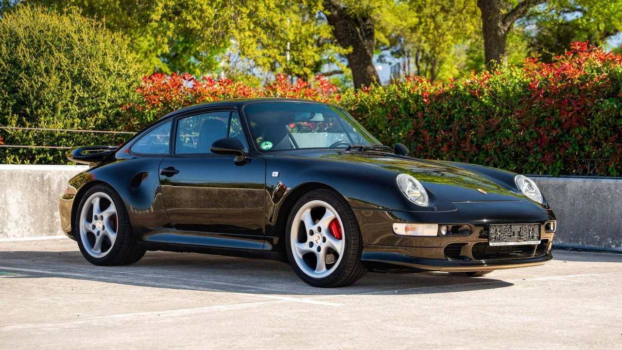 1997 Porsche 993 Carrera 4S - Image 12 of 31