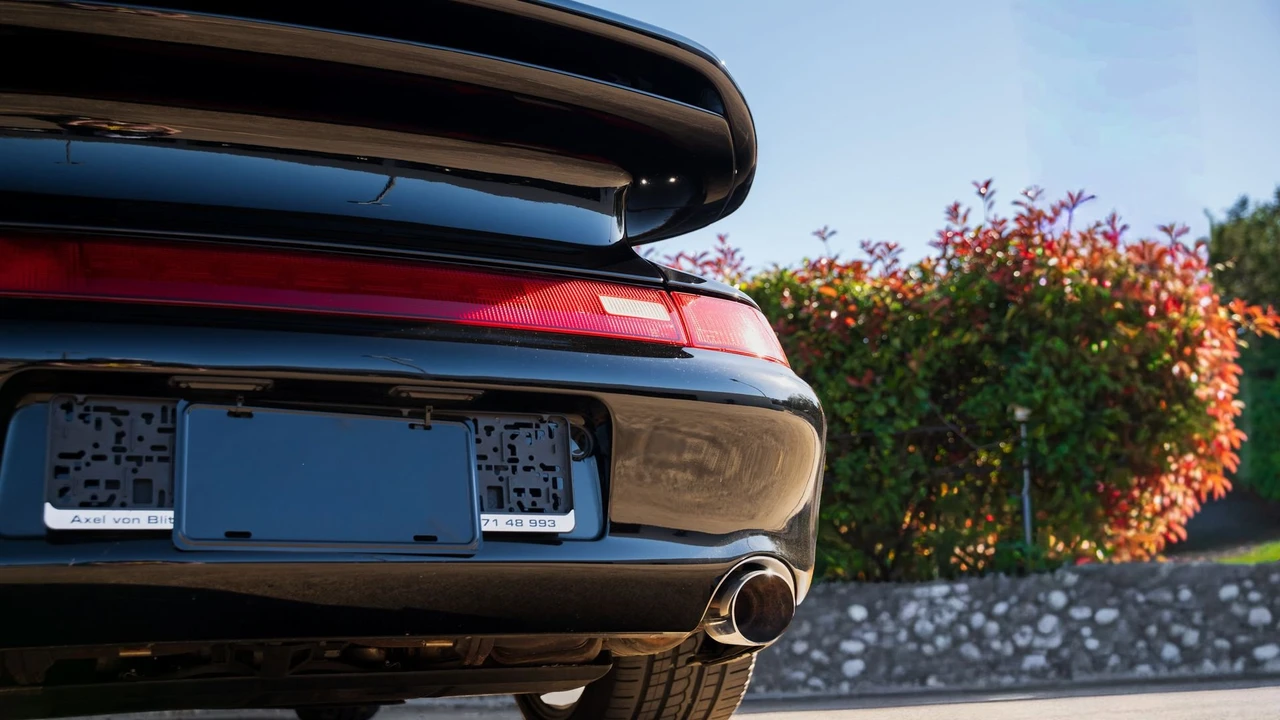 1997 Porsche 993 Carrera 4S - Image 23 of 31