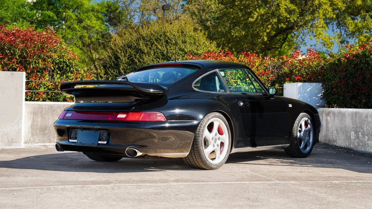1997 Porsche 993 Carrera 4S - Image 11 of 31