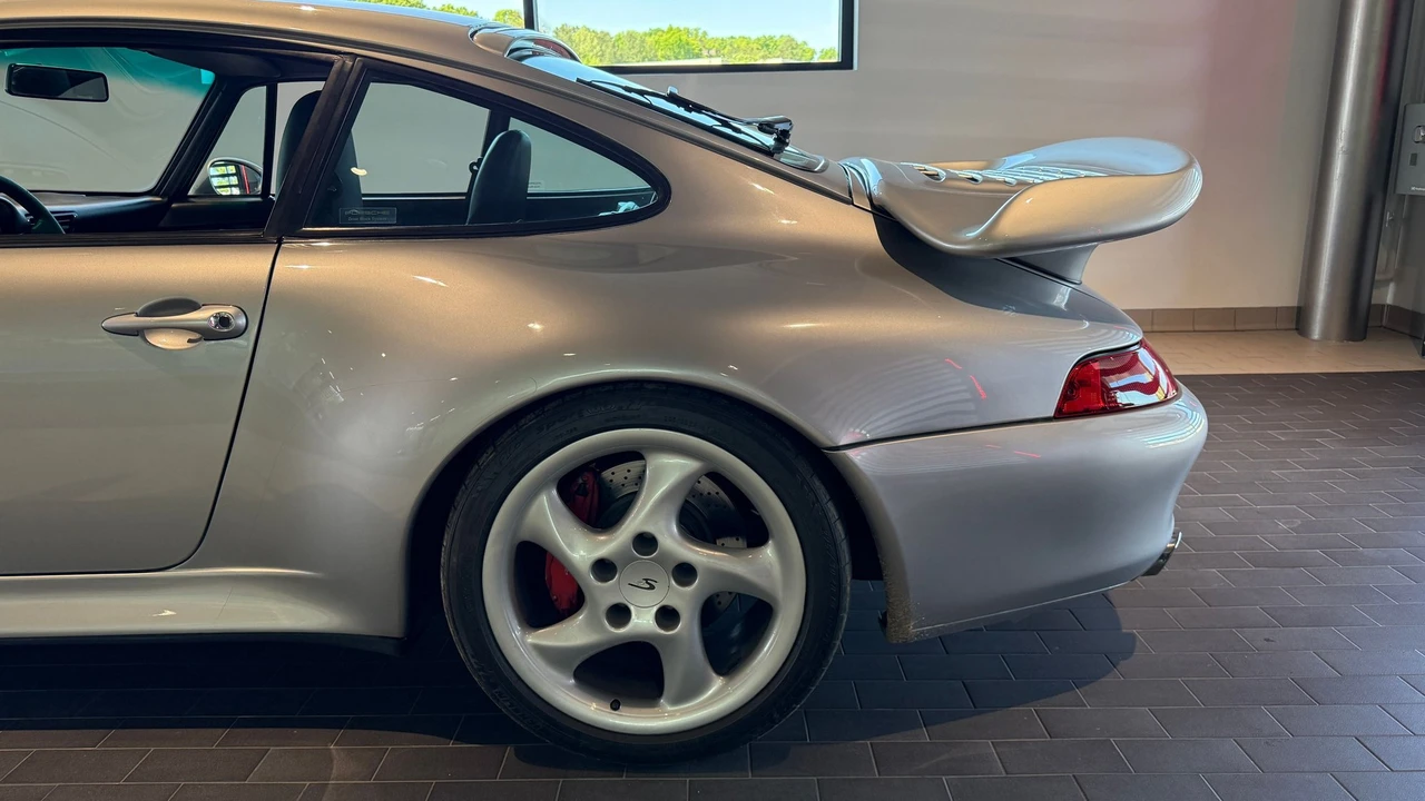 1997 Porsche 993 Carrera 4S - Image 4 of 31