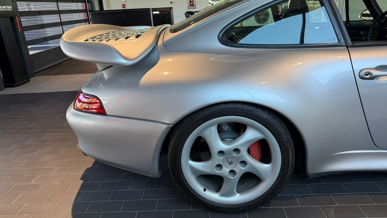 1997 Porsche 993 Carrera 4S - Image 9 of 31