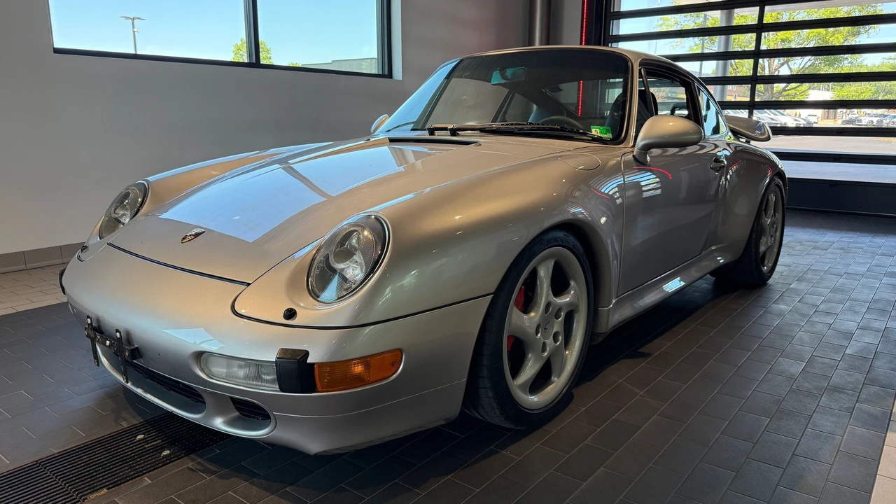 1997 Porsche 993 Carrera 4S - Image 18 of 31