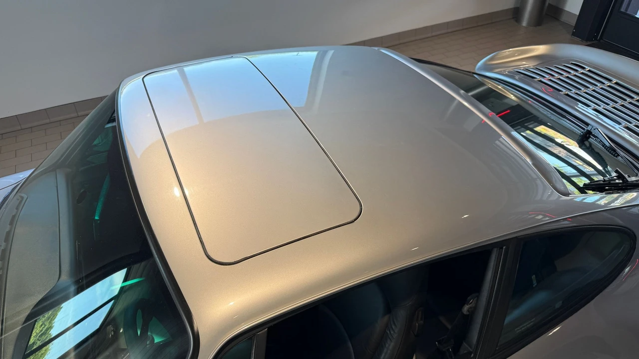 1997 Porsche 993 Carrera 4S - Image 25 of 31