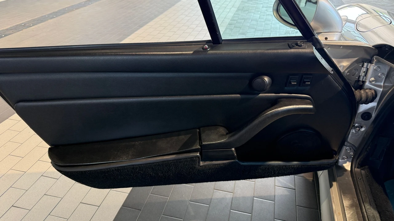 1997 Porsche 993 Carrera 4S - Image 26 of 31