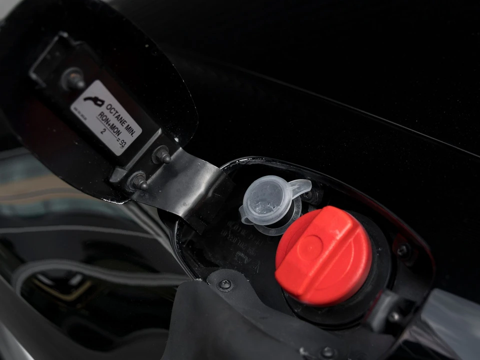 1997 Porsche 993 Carrera S - Image 12 of 31