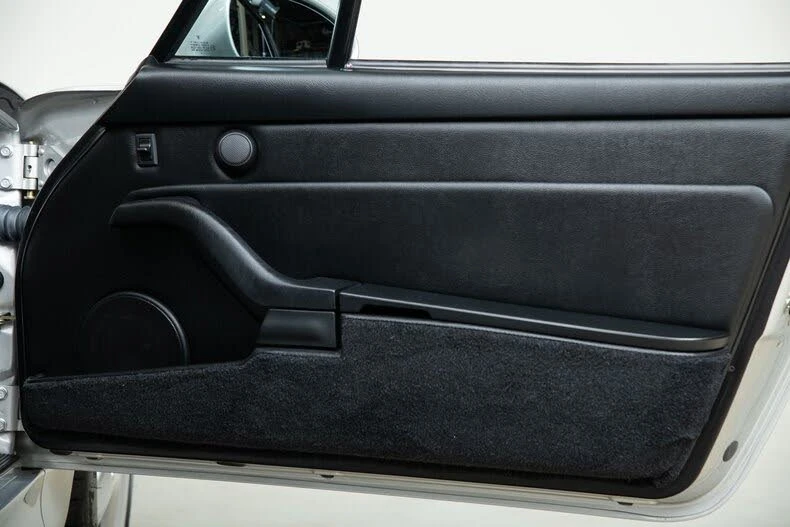 1997 Porsche 993 Carrera - Image 24 of 31