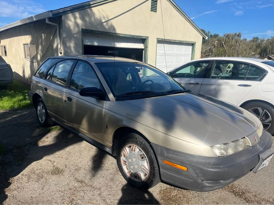 1997 Saturn - Image 2 of 5