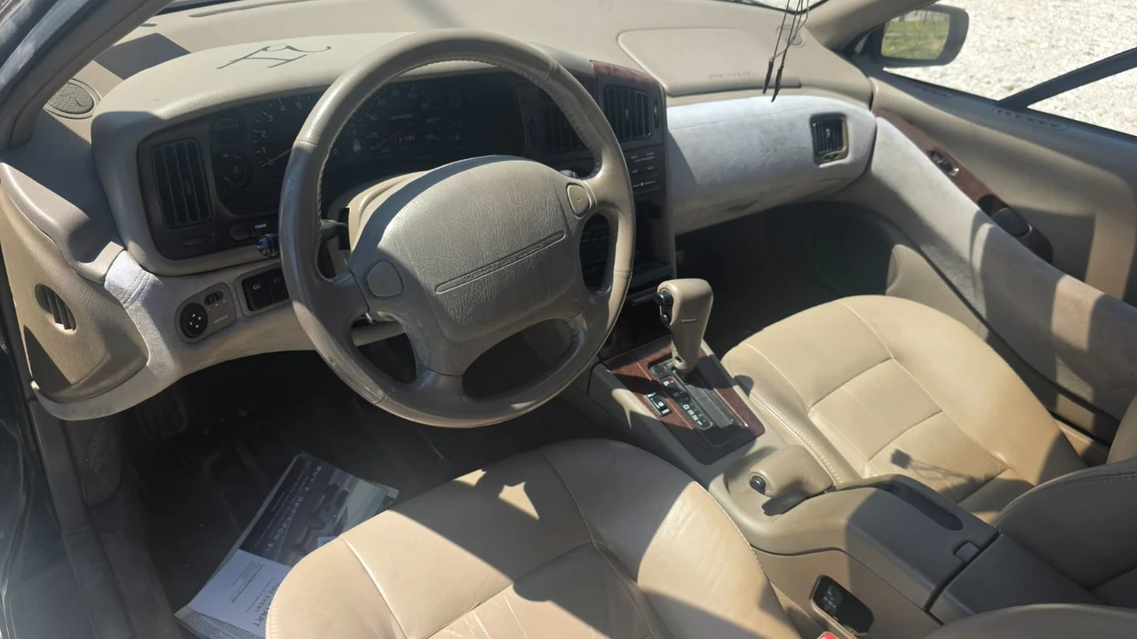 1997 Subaru SVX - Image 3 of 13