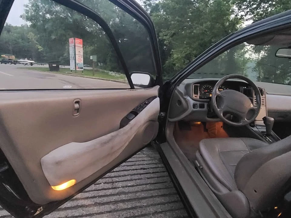 1997 Subaru SVX - Image 11 of 20
