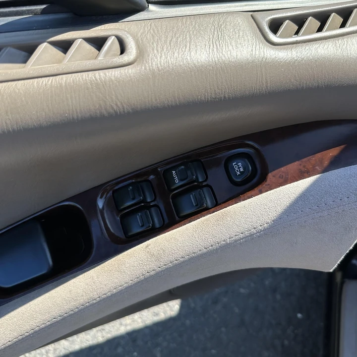 1997 Subaru SVX - Image 15 of 21