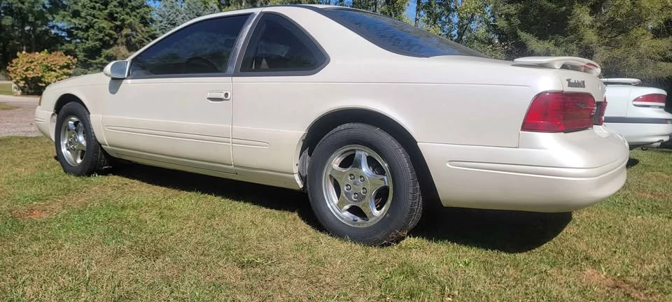 1997 Ford Thunderbird 10th Gen - Image 2 of 5