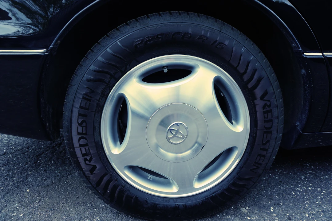 1997 Toyota Celsior 2nd Gen - Image 28 of 31
