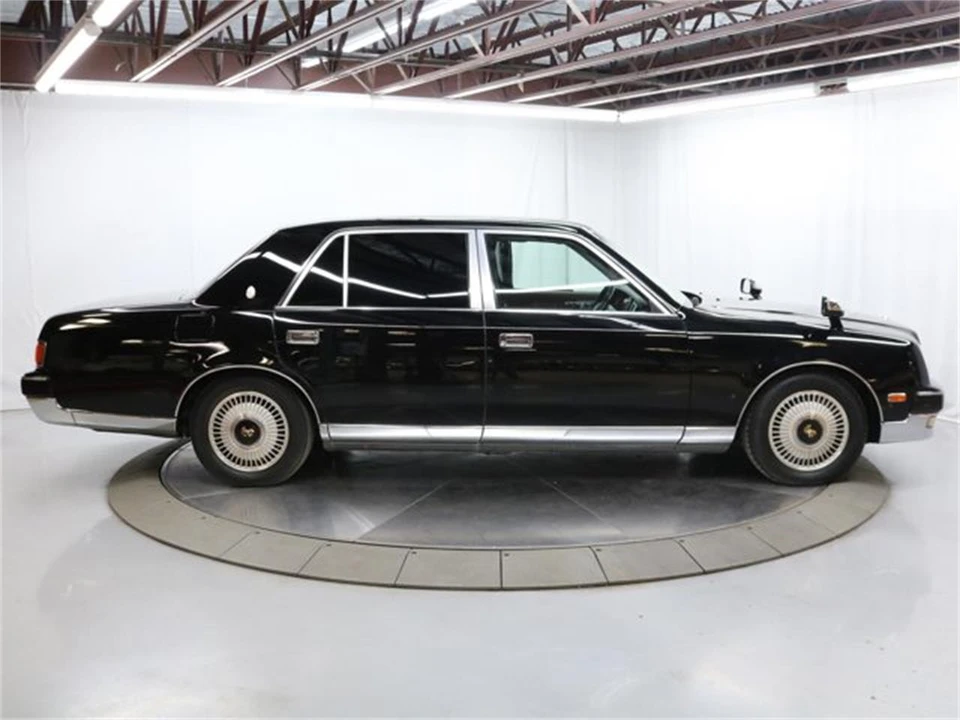 1997 Toyota Century 1st Gen - Image 8 of 31