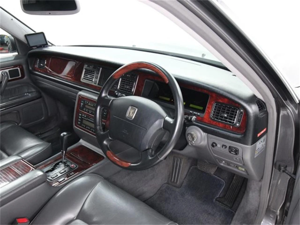 1997 Toyota Century 1st Gen - Image 9 of 31