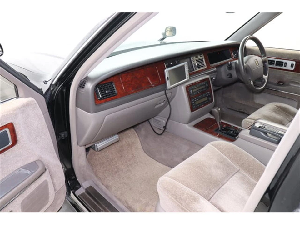 1997 Toyota Century 1st Gen - Image 16 of 31
