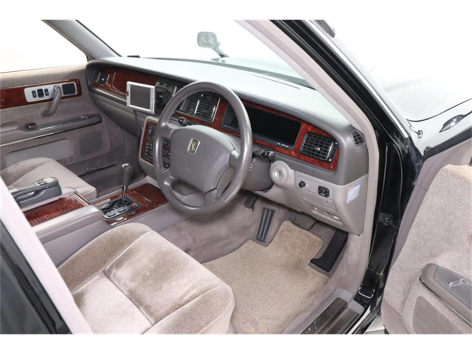 1997 Toyota Century 1st Gen - Image 9 of 31