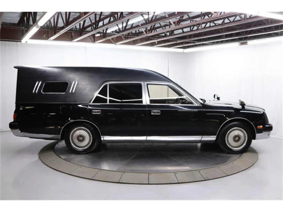 1997 Toyota Century 1st Gen - Image 8 of 31